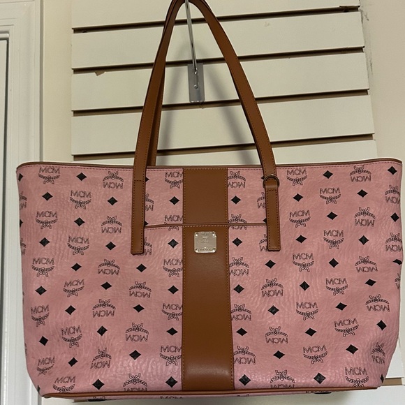 MCM PINK Travel Set - Picture 2 of 16